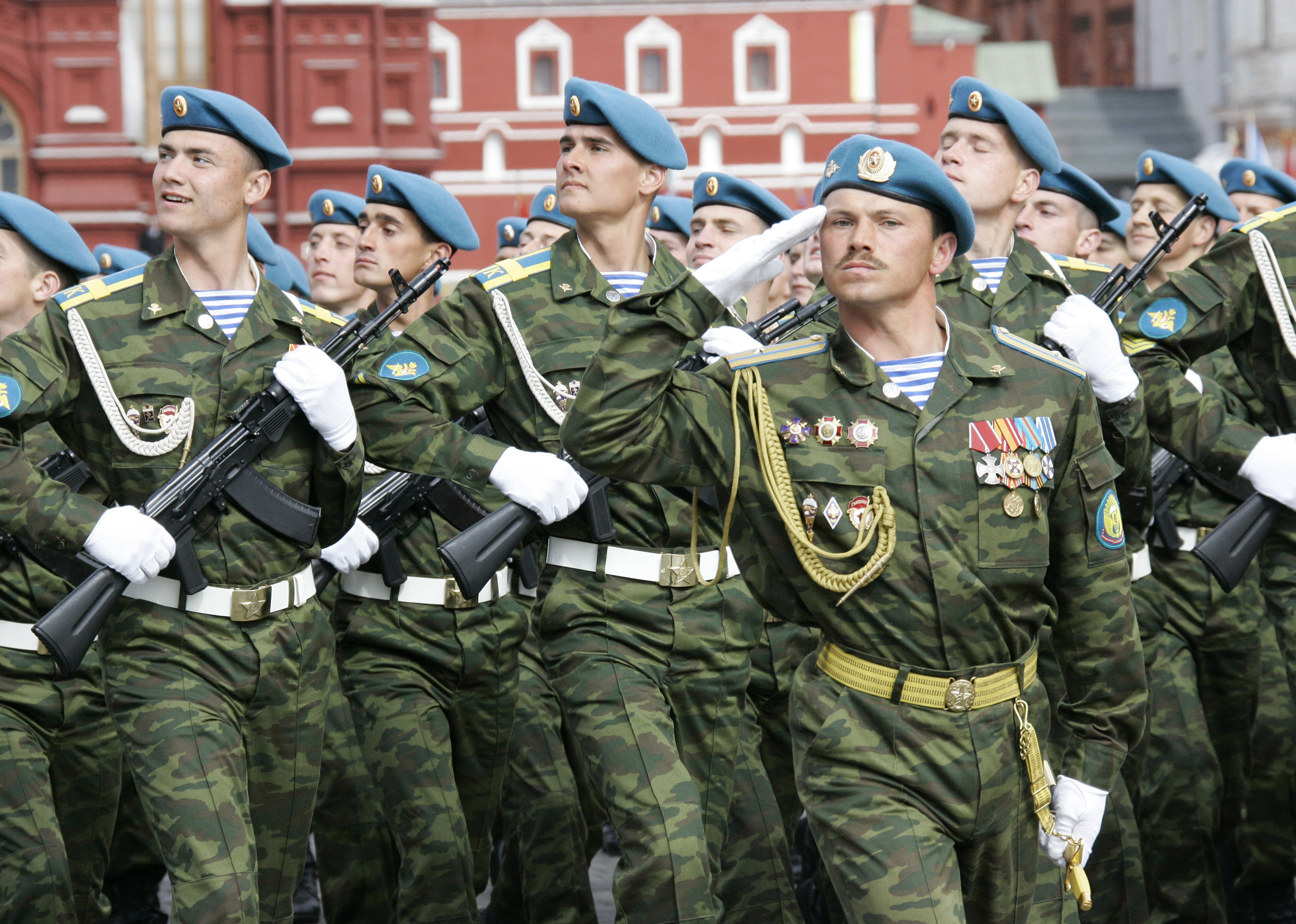 Денежные выплаты военнослужащим и их семьям